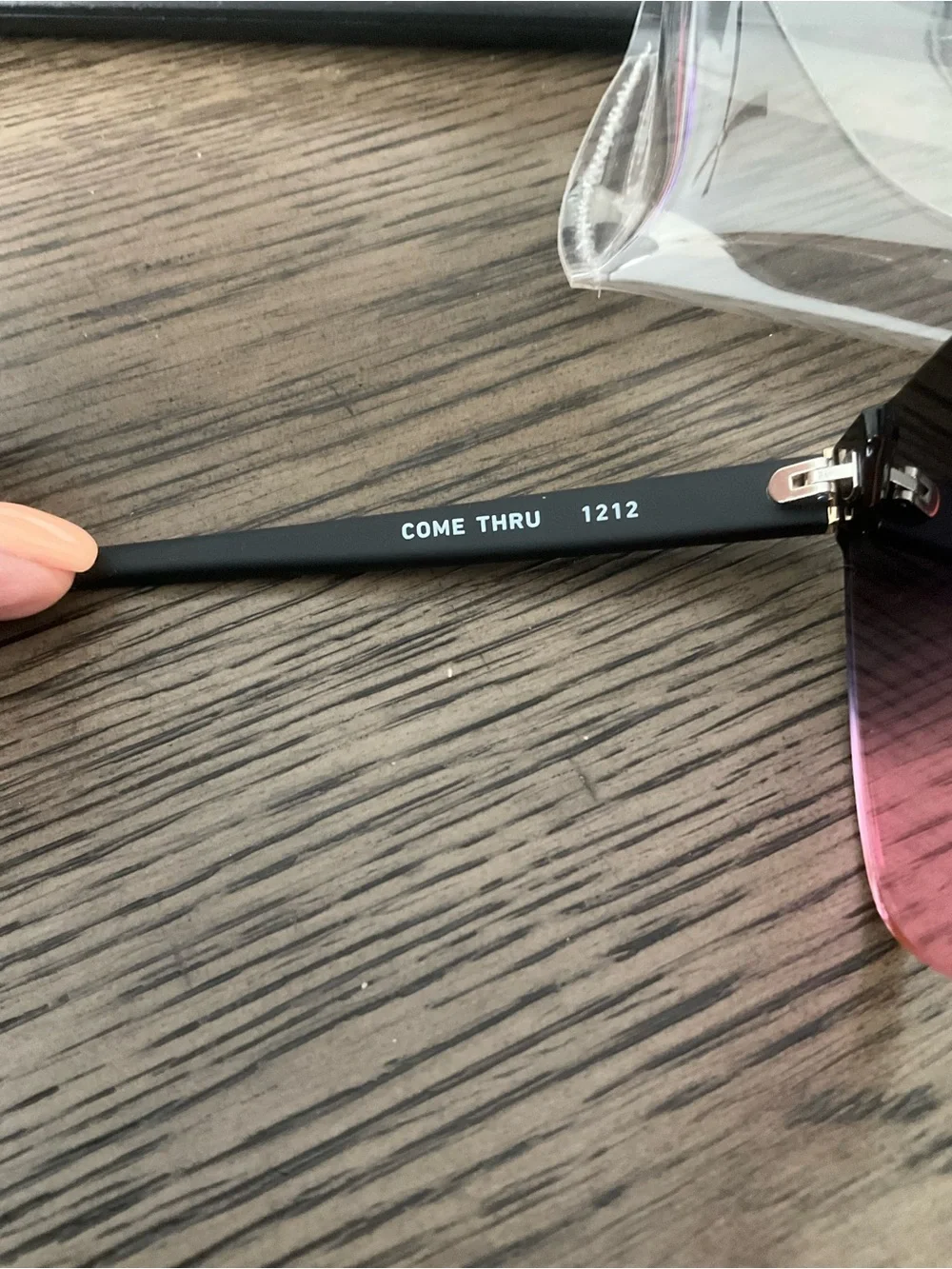 Quay Australia Come Thru 1212 Cat Eye Sunglasses Matte Black & Pink Fade